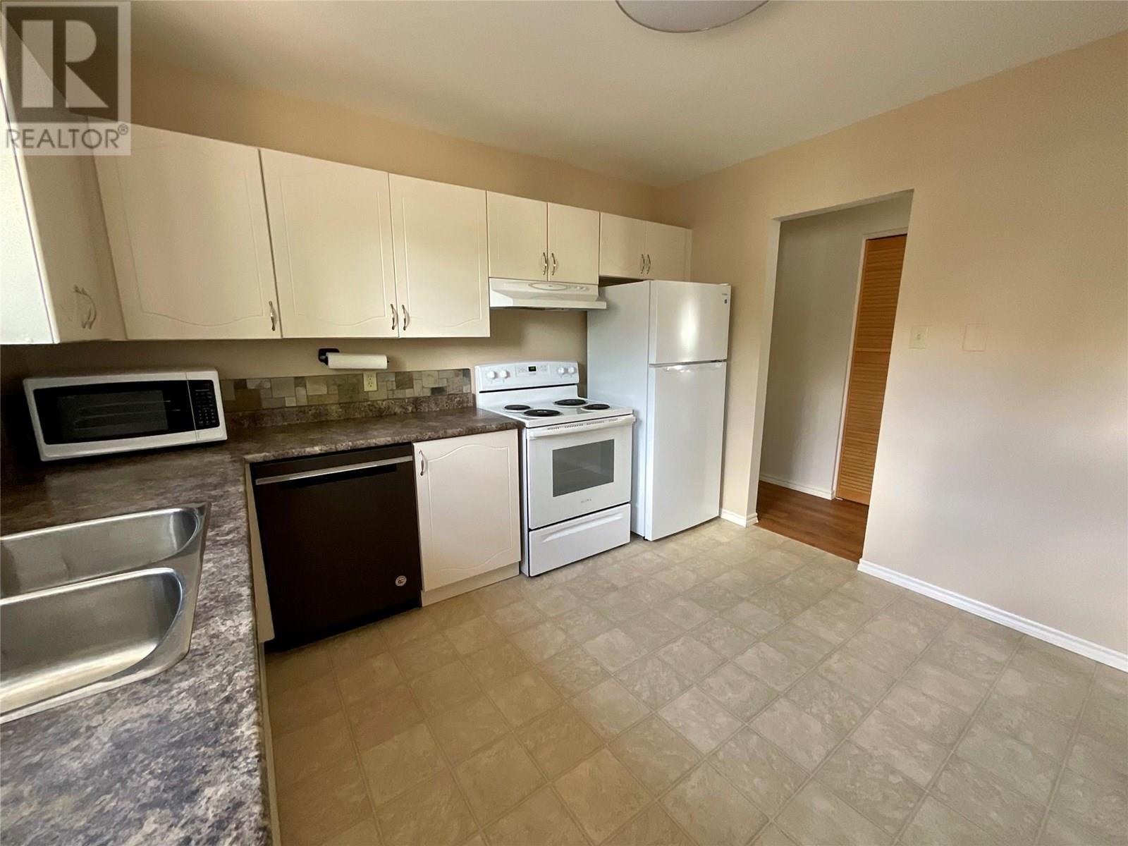 103 Hambrook Lane, Tumbler Ridge, BC - Indoor Photo Showing Kitchen With Double Sink