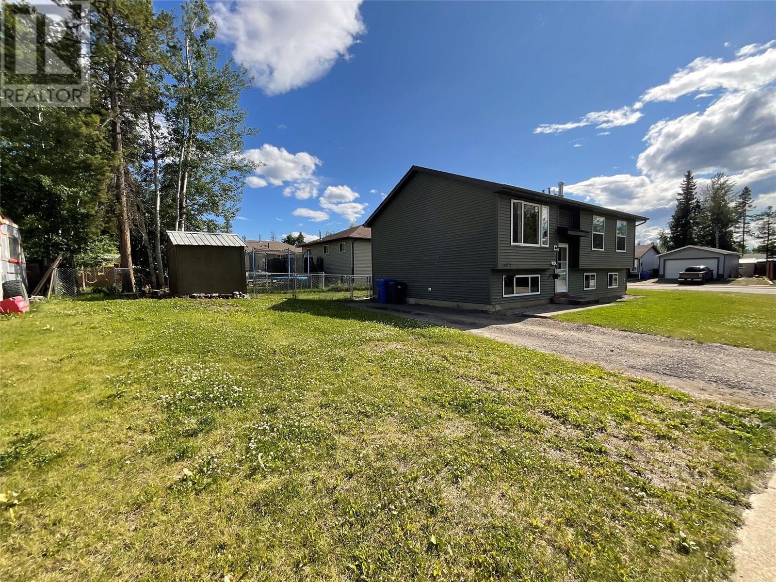 103 Hambrook Lane, Tumbler Ridge, BC - Outdoor