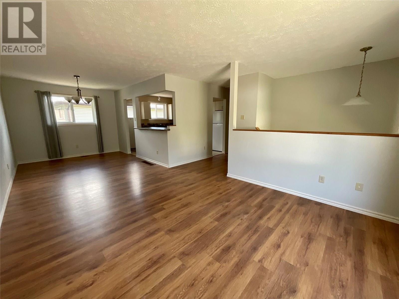 103 Hambrook Lane, Tumbler Ridge, BC - Indoor Photo Showing Living Room