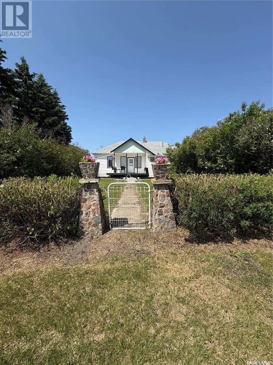 108 Warren Road, Kelliher, SK - Outdoor