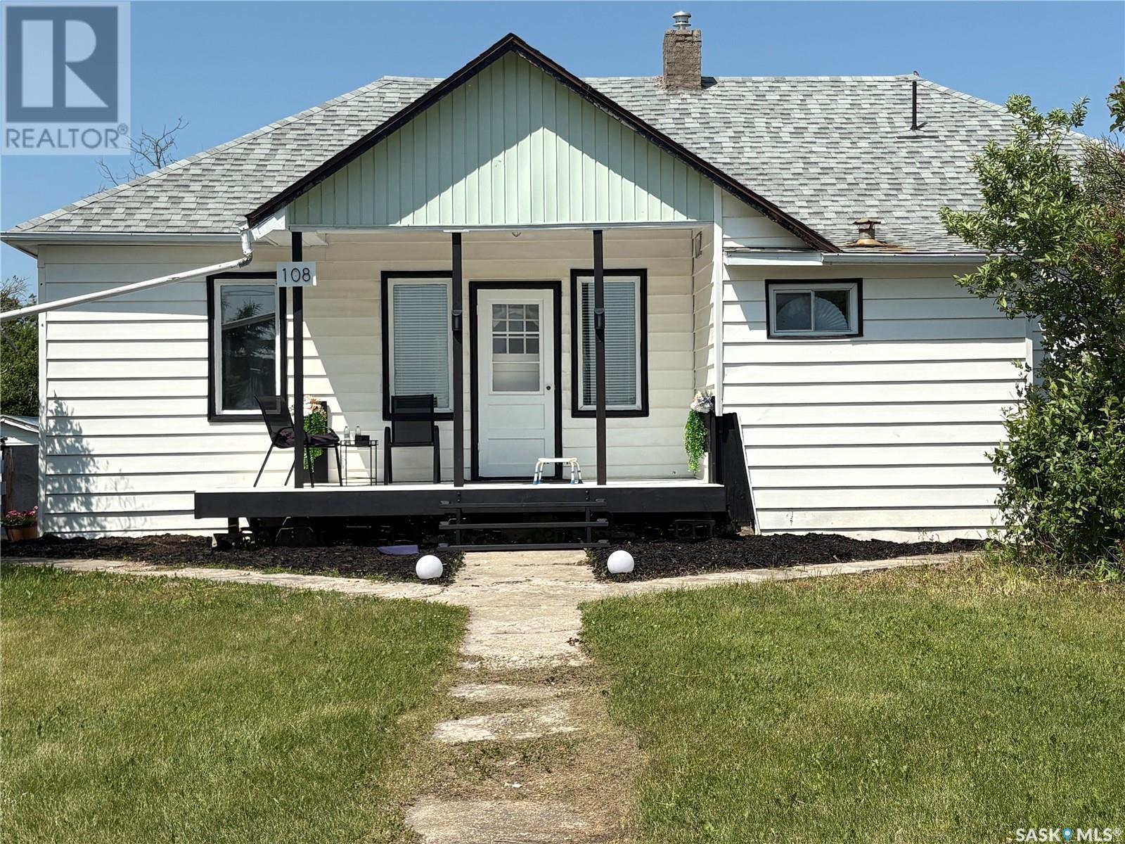 108 Warren Road, Kelliher, SK - Outdoor
