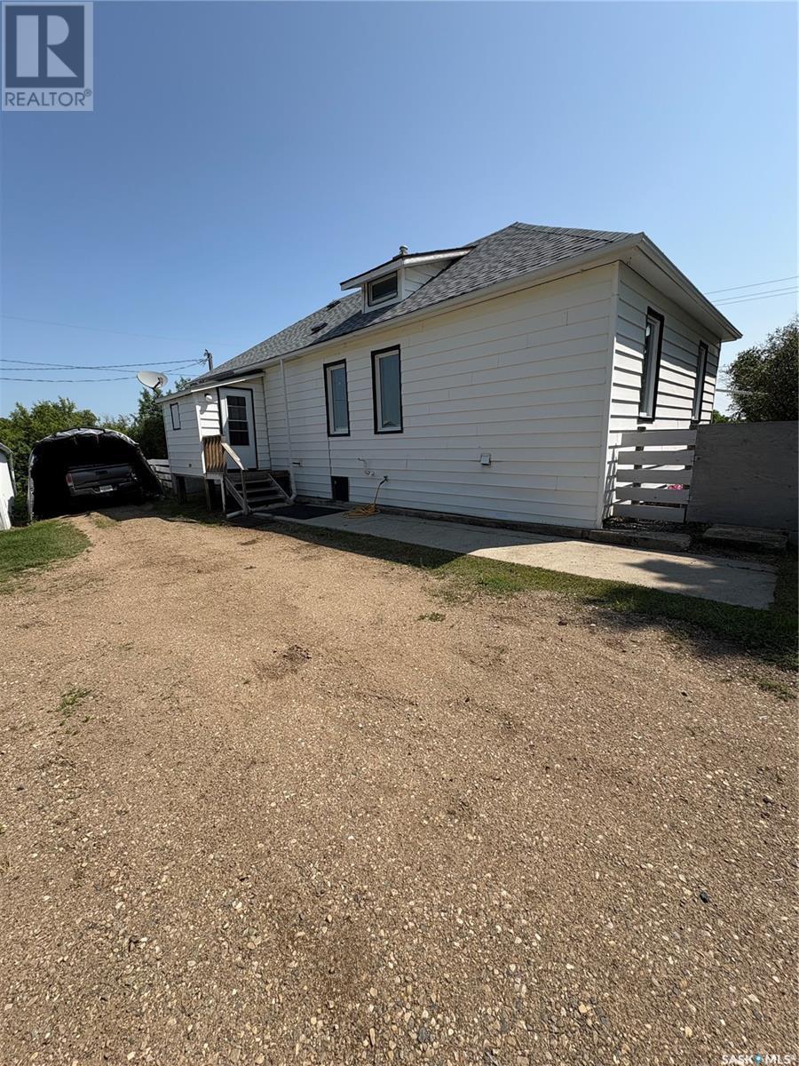 108 Warren Road, Kelliher, SK - Outdoor With Exterior