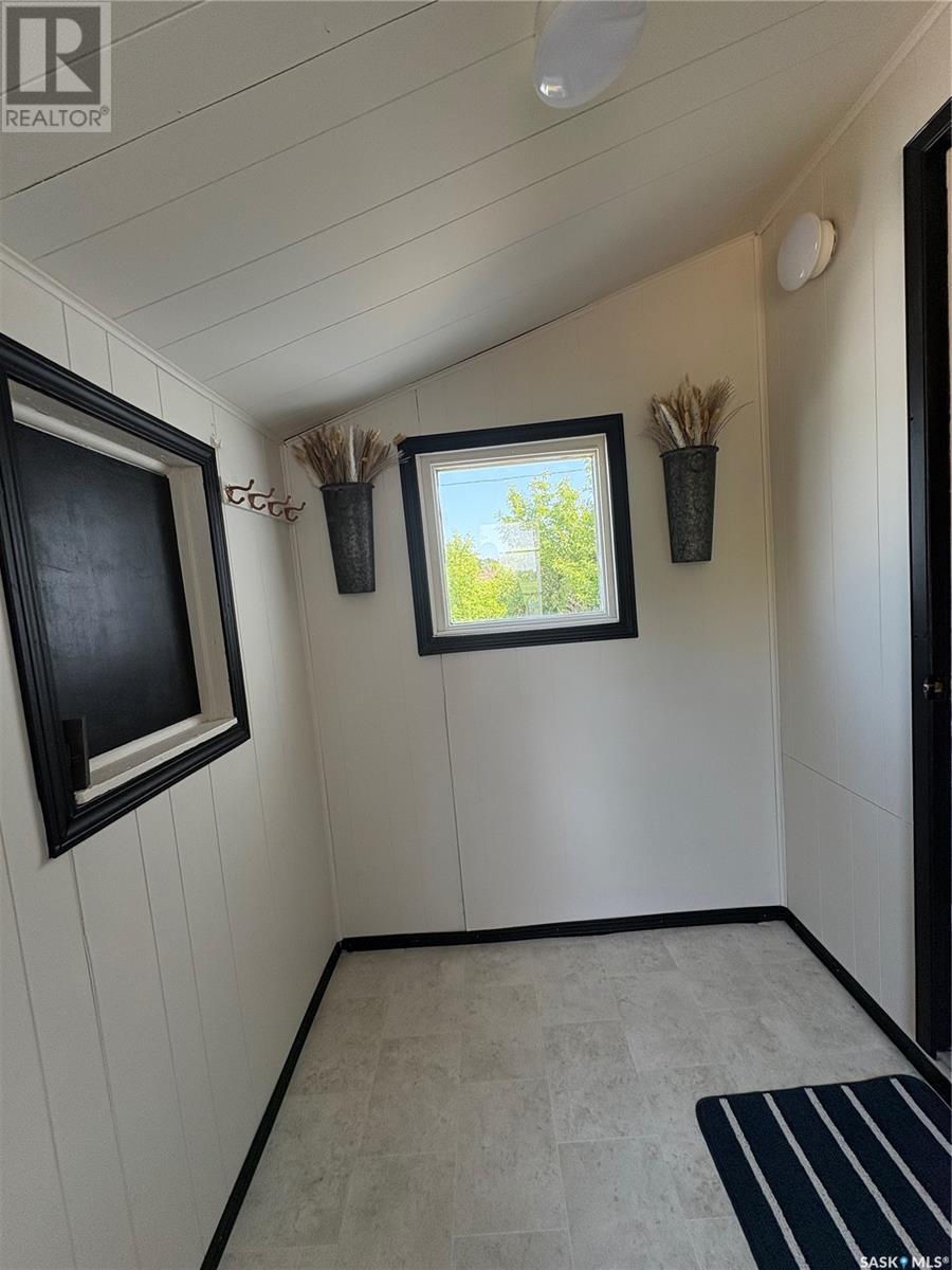 108 Warren Road, Kelliher, SK - Indoor Photo Showing Other Room