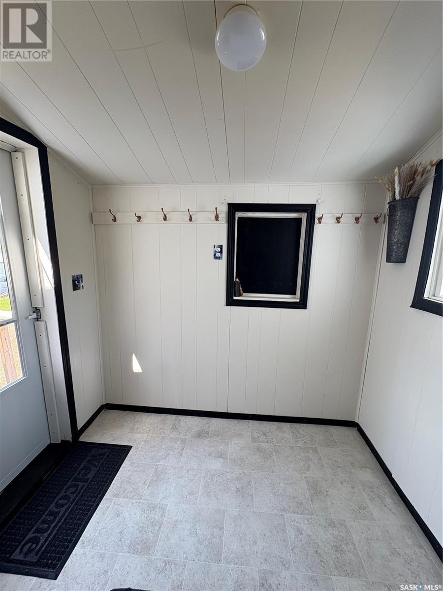 108 Warren Road, Kelliher, SK - Indoor Photo Showing Other Room