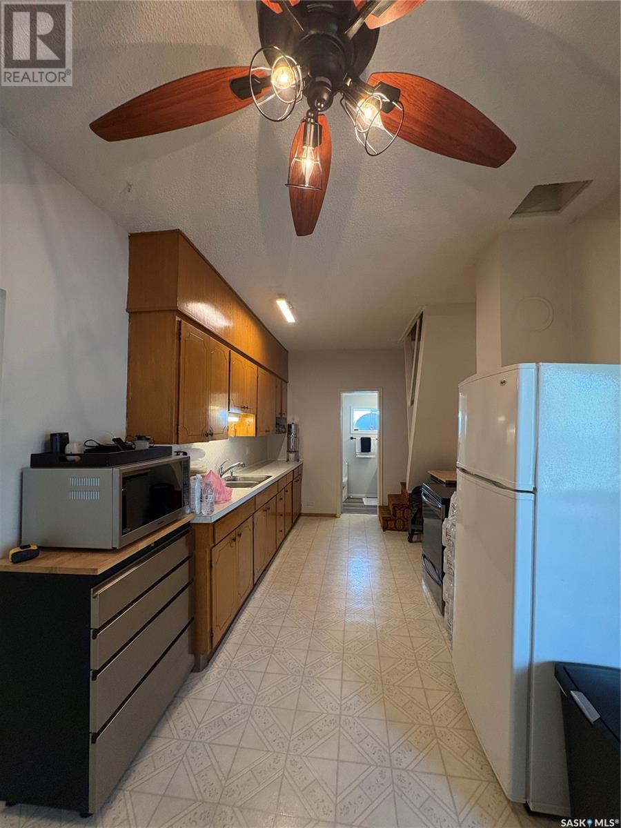 108 Warren Road, Kelliher, SK - Indoor Photo Showing Kitchen