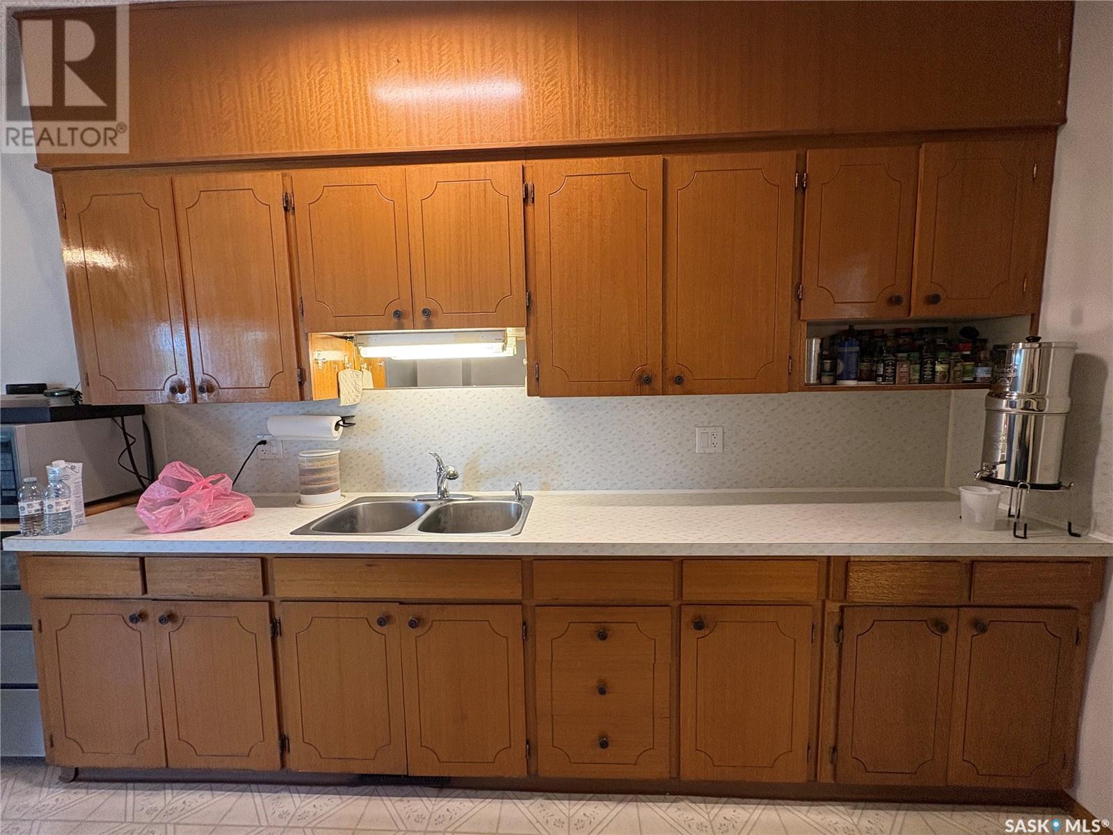 108 Warren Road, Kelliher, SK - Indoor Photo Showing Kitchen With Double Sink