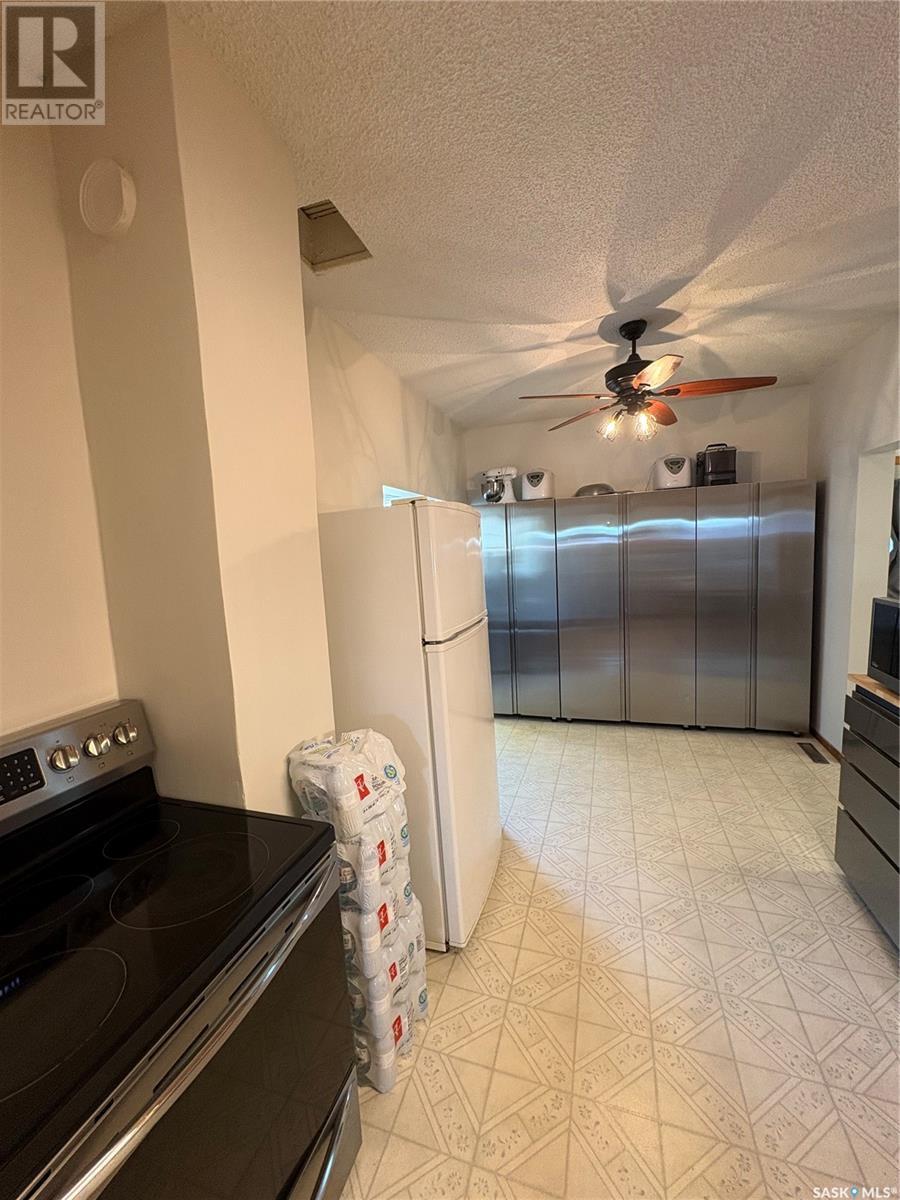 108 Warren Road, Kelliher, SK - Indoor
