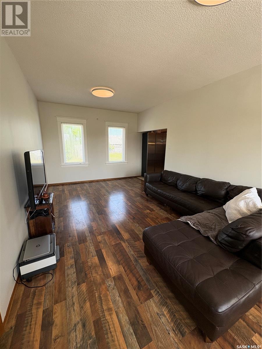 108 Warren Road, Kelliher, SK - Indoor