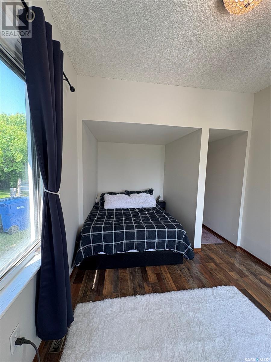 108 Warren Road, Kelliher, SK - Indoor Photo Showing Bedroom