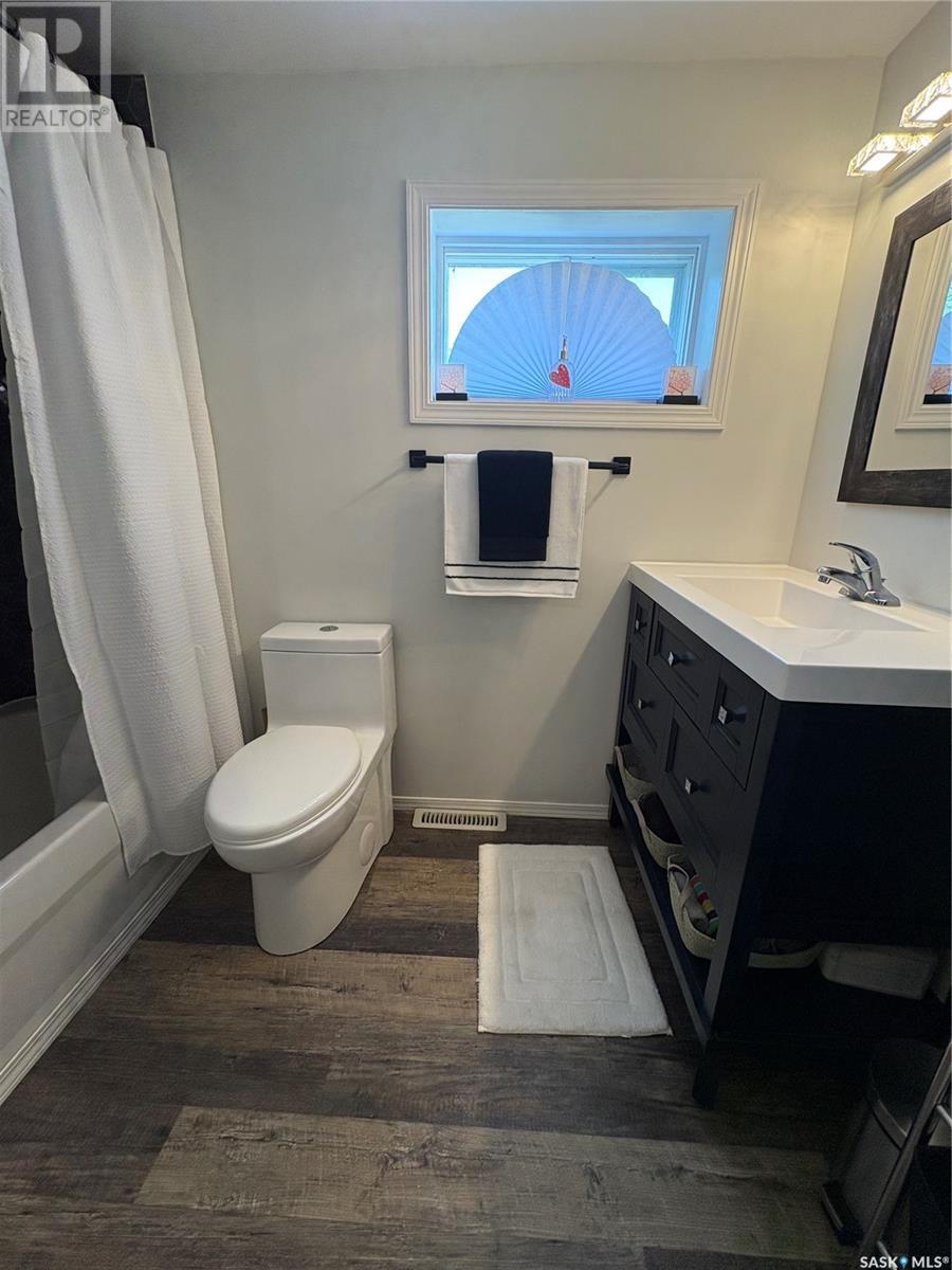 108 Warren Road, Kelliher, SK - Indoor Photo Showing Bathroom