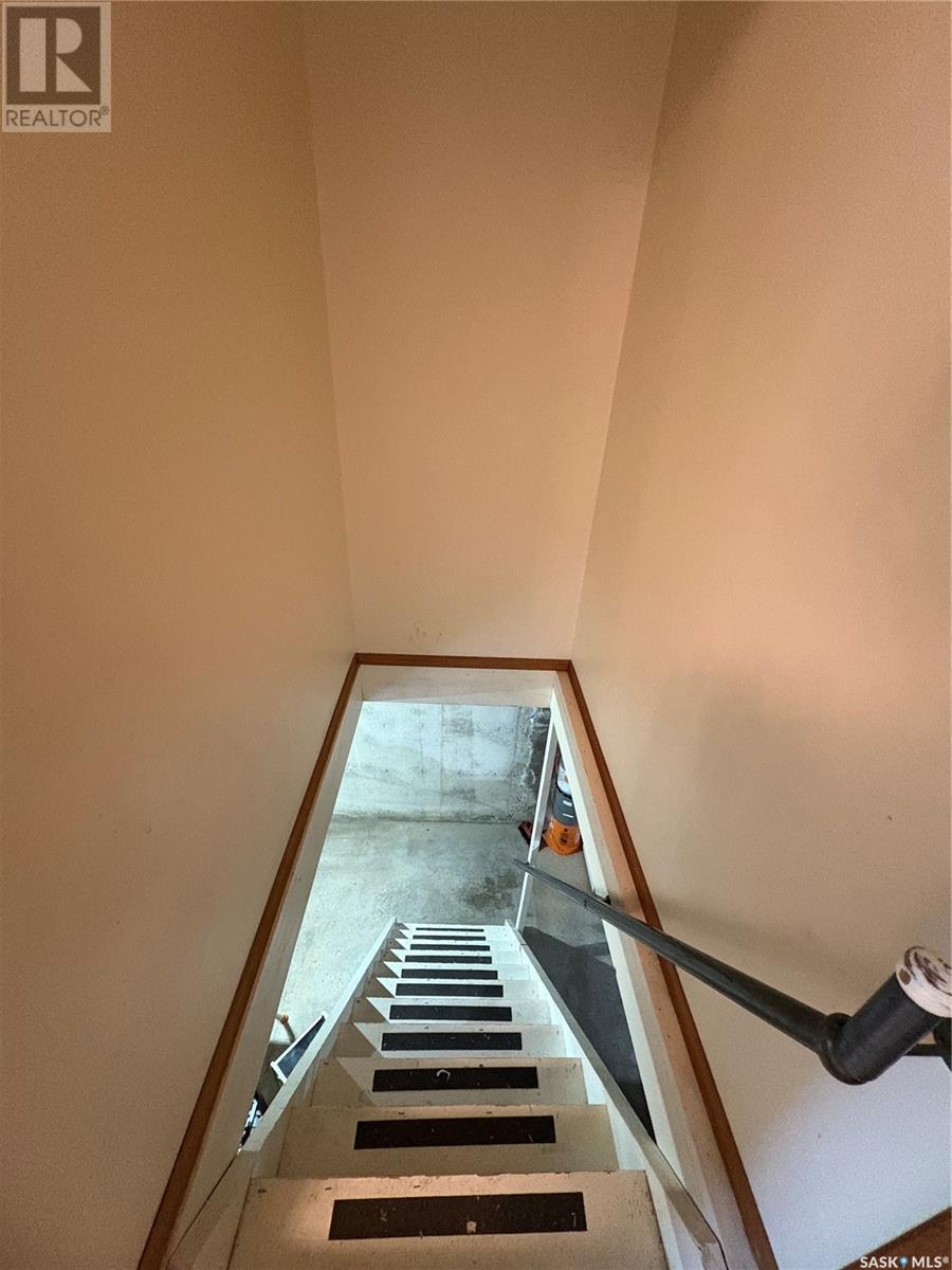 108 Warren Road, Kelliher, SK - Indoor Photo Showing Other Room