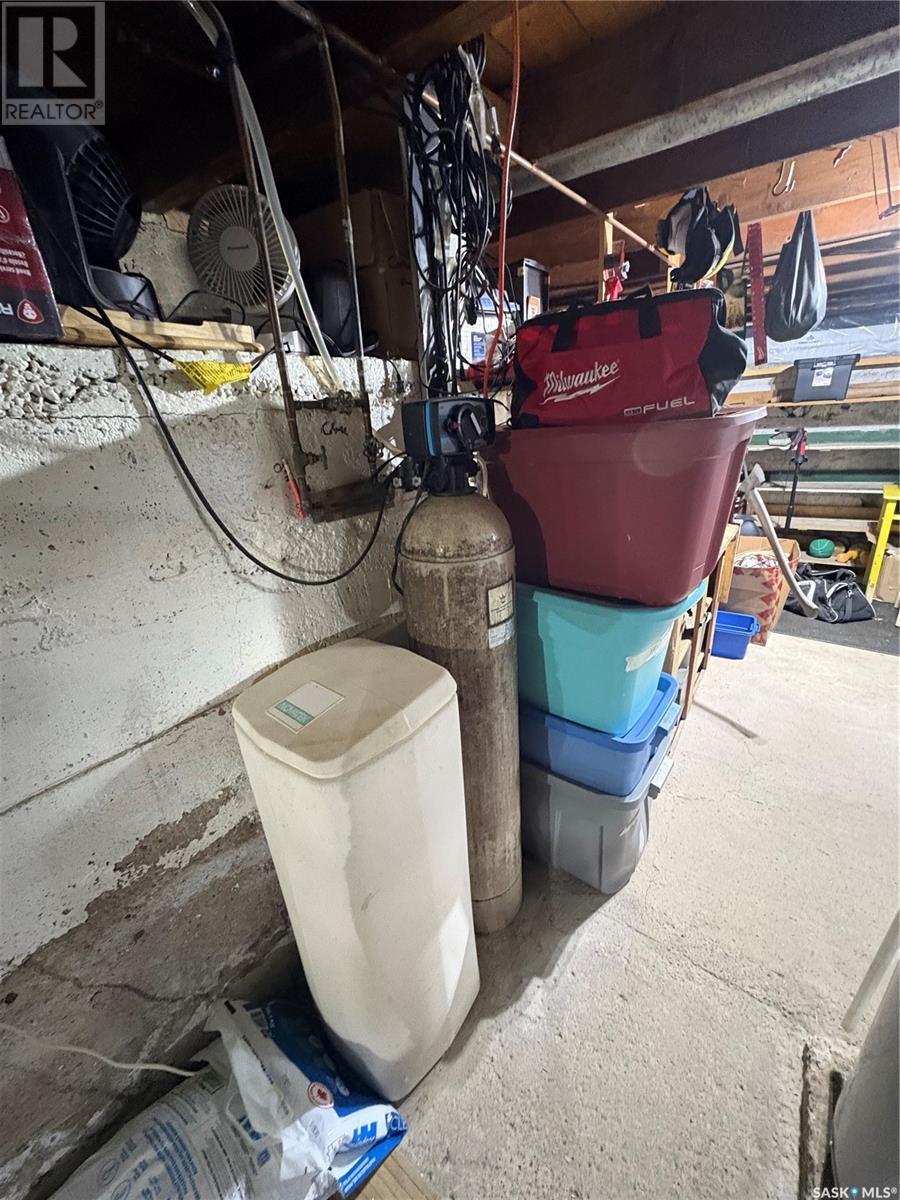 108 Warren Road, Kelliher, SK - Indoor