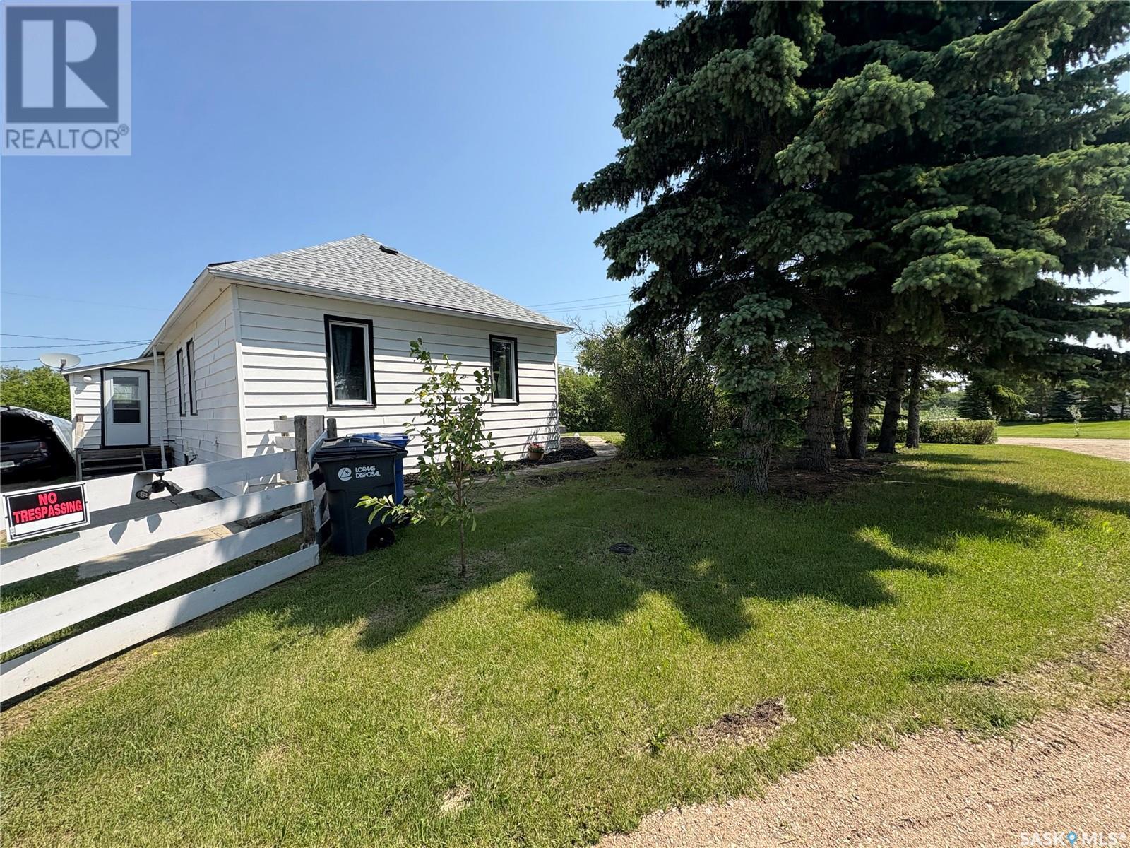 108 Warren Road, Kelliher, SK - Outdoor