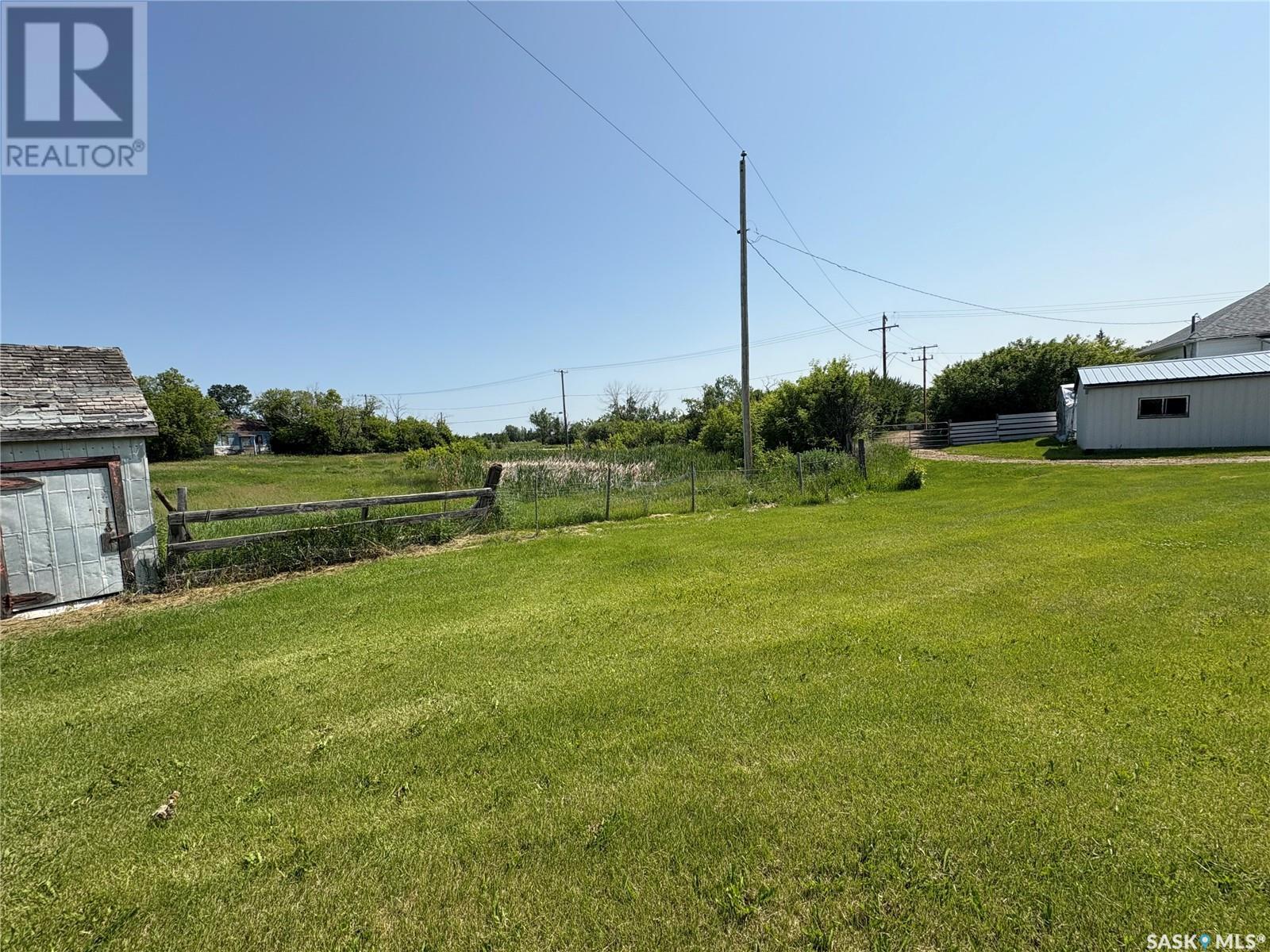 108 Warren Road, Kelliher, SK - Outdoor