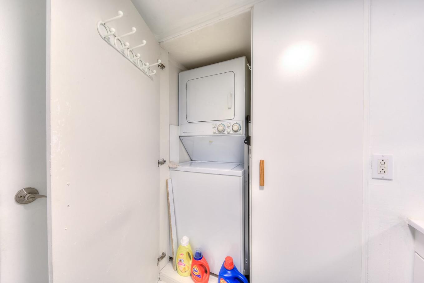 Laundry room - 1507-2555 Av. Du Havre-Des-Îles, Laval (Chomedey), QC - Indoor Photo Showing Laundry Room