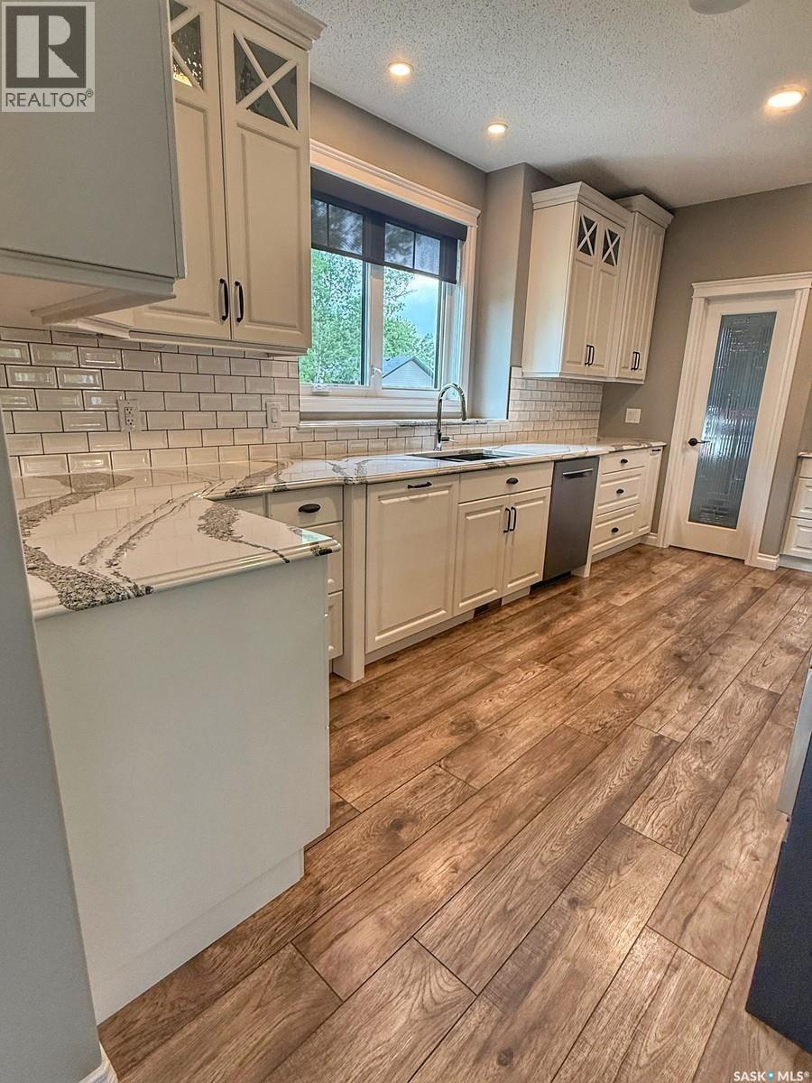 214 Hillside Drive, Tobin Lake, SK - Indoor Photo Showing Kitchen