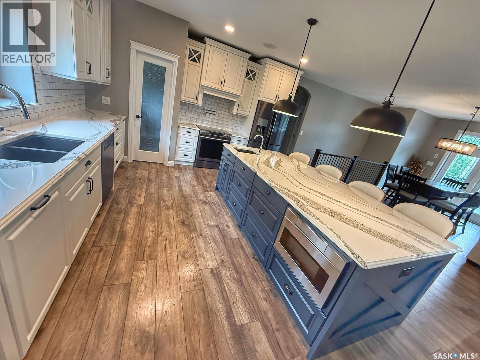 214 Hillside Drive, Tobin Lake, SK - Indoor Photo Showing Kitchen With Double Sink With Upgraded Kitchen