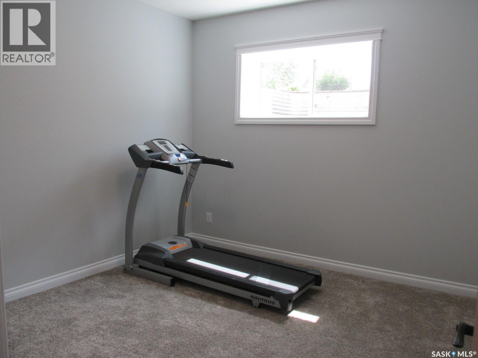 214 Hillside Drive, Tobin Lake, SK - Indoor Photo Showing Gym Room