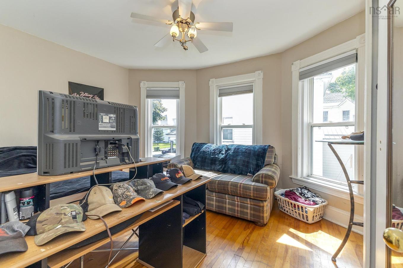 25 Jubilee Avenue, Stellarton, NS