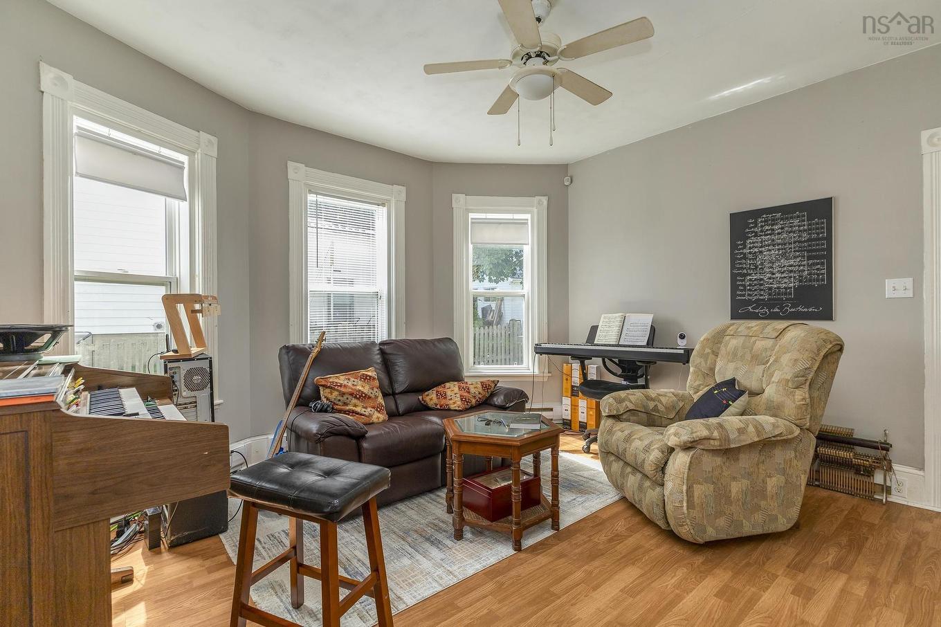 25 Jubilee Avenue, Stellarton, NS