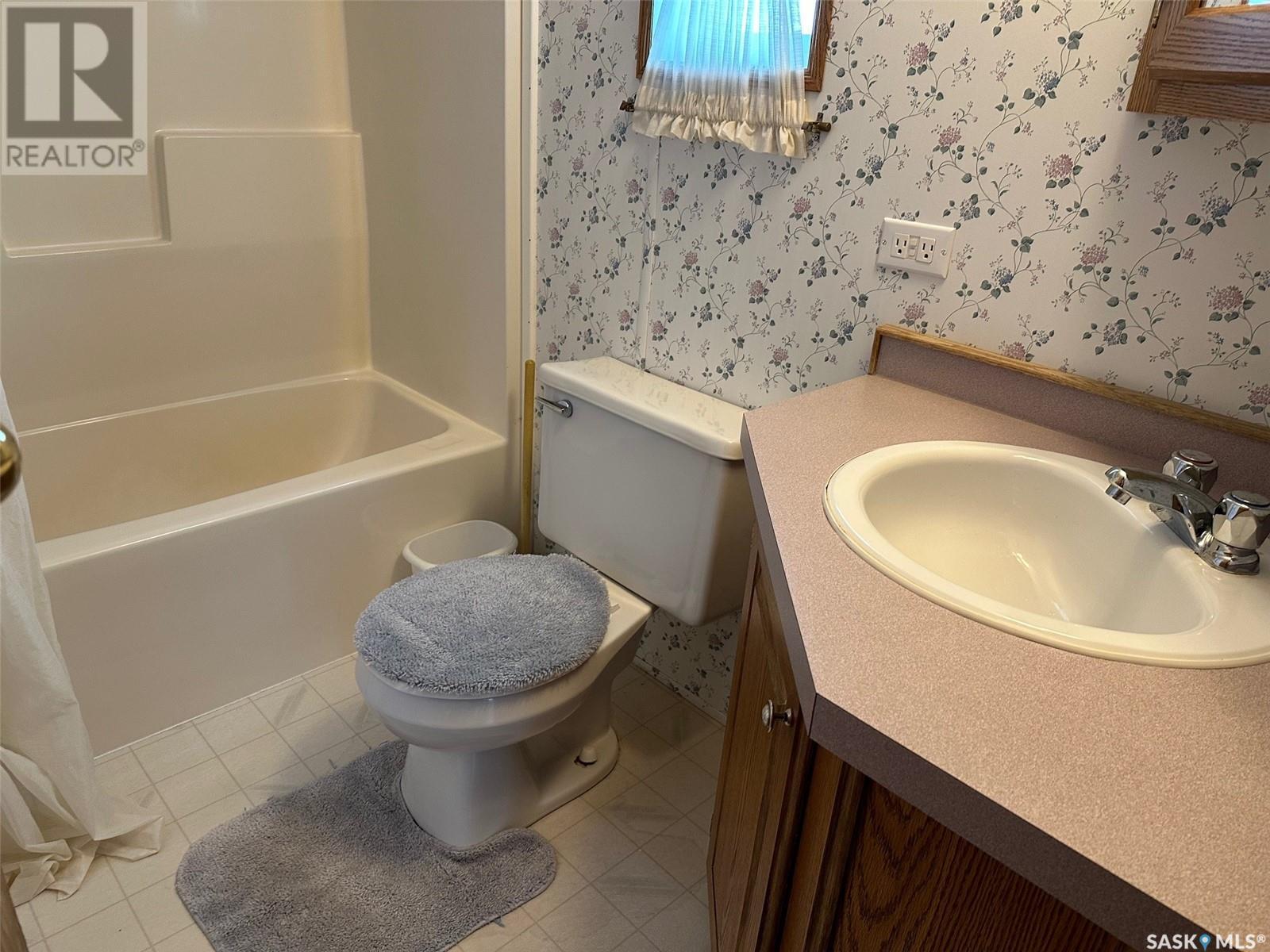 230 Main Street, Bienfait, SK