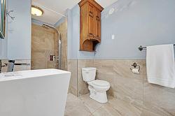 Salle de bains attenante à la CCP -