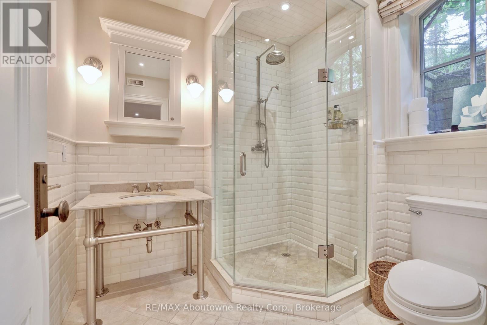 350 King Street, Oakville (Oo Old Oakville), ON - Indoor Photo Showing Bathroom