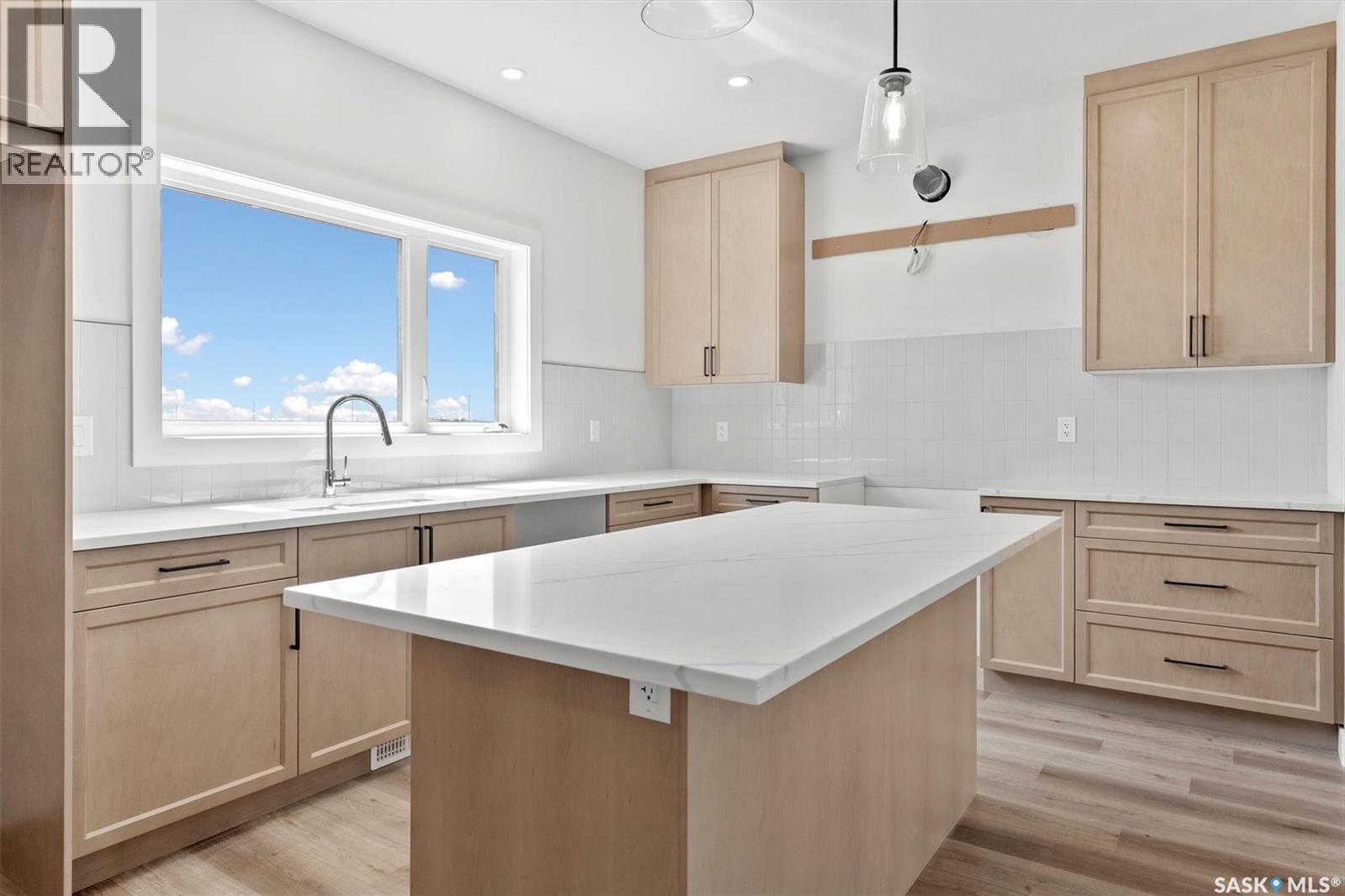 429 Eldorado Street, Warman, SK - Indoor Photo Showing Kitchen With Upgraded Kitchen