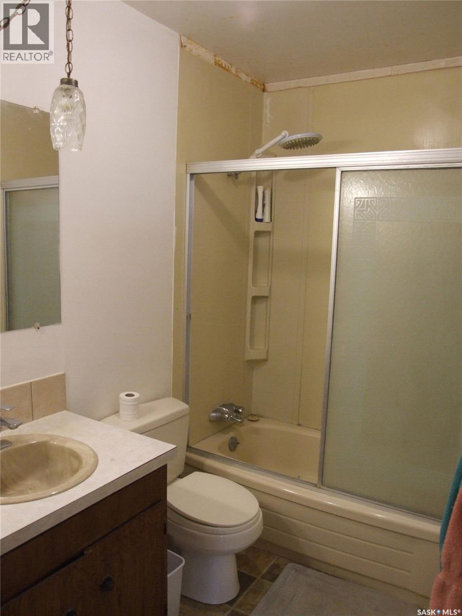 Fitzpatrick Acreage, Eatonia, SK - Indoor Photo Showing Bathroom