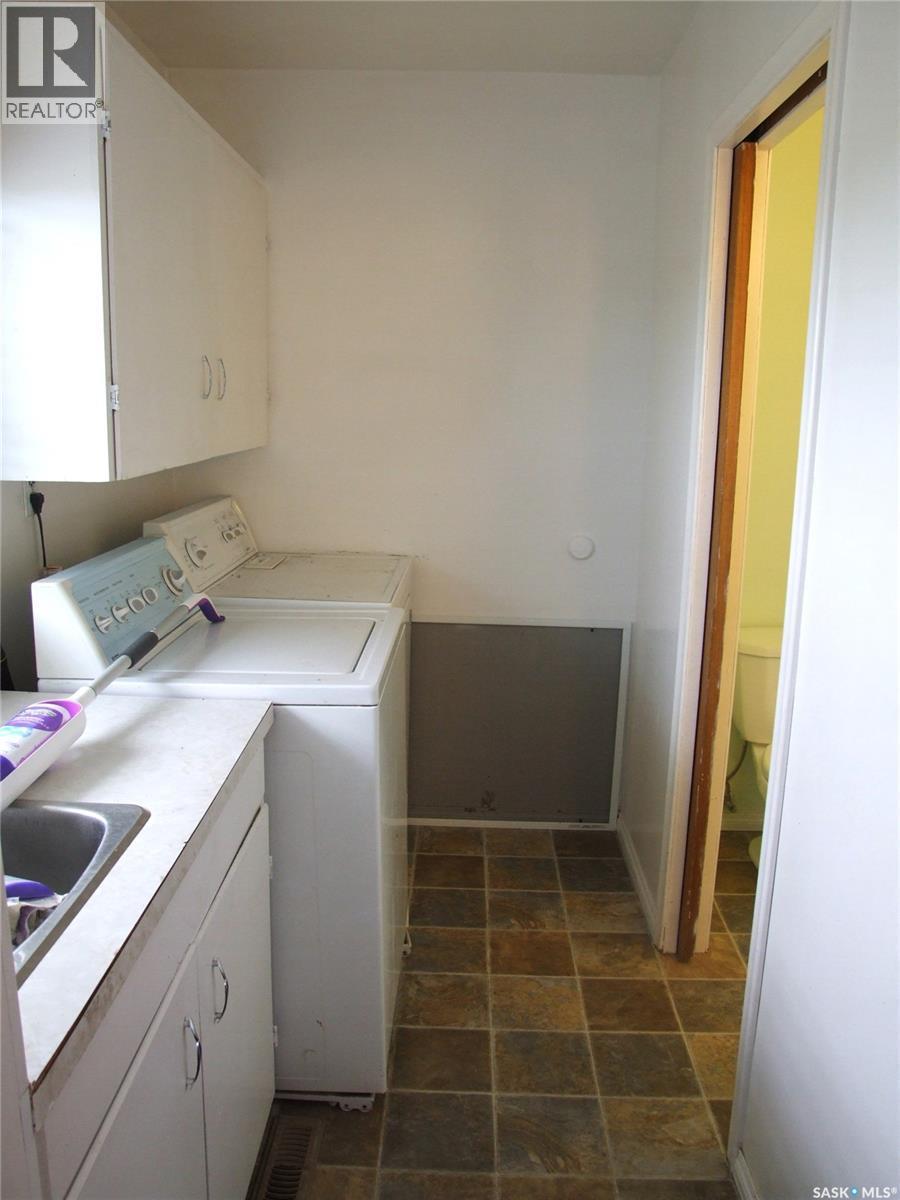 Fitzpatrick Acreage, Eatonia, SK - Indoor Photo Showing Laundry Room