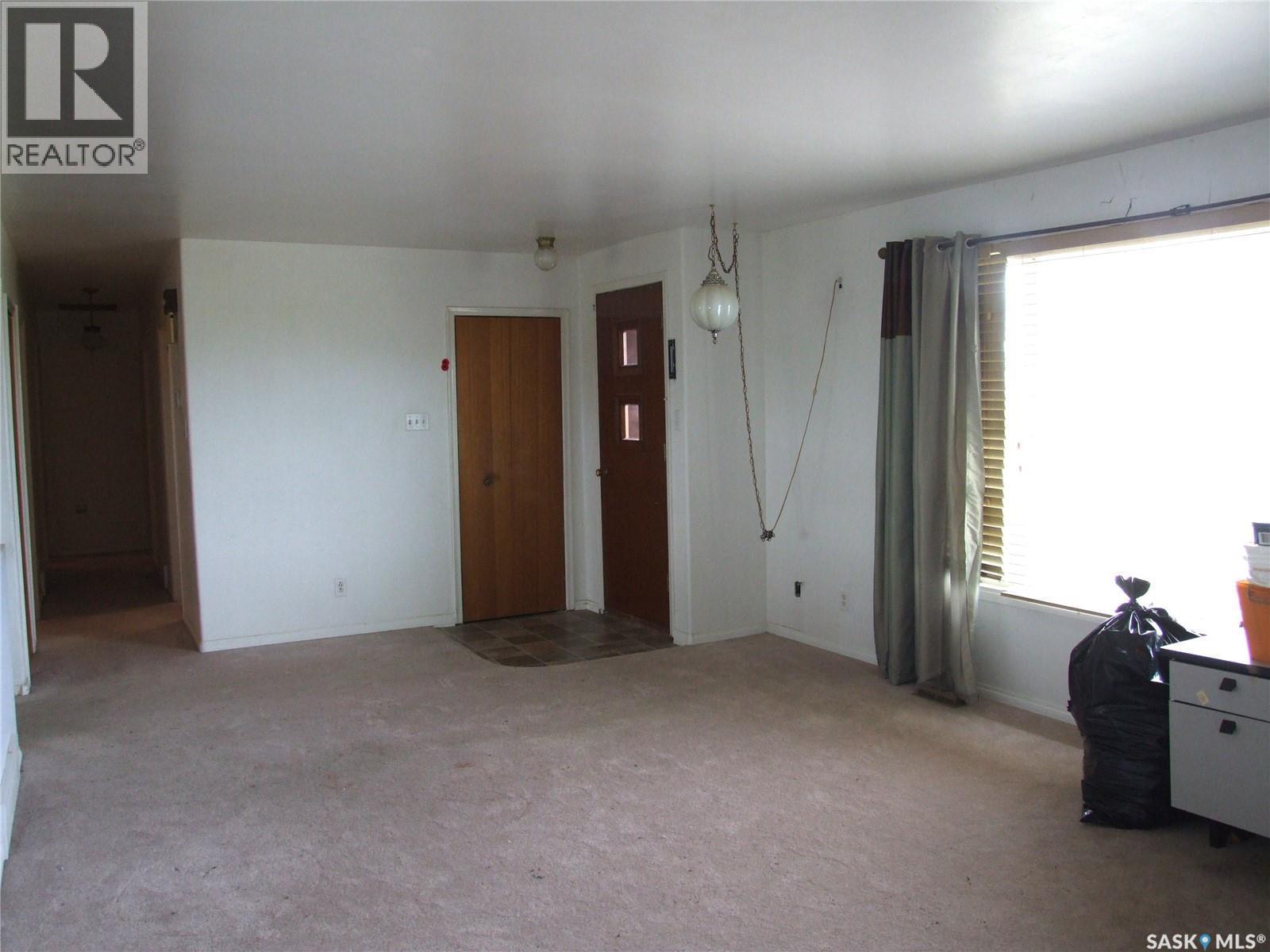 Fitzpatrick Acreage, Eatonia, SK - Indoor