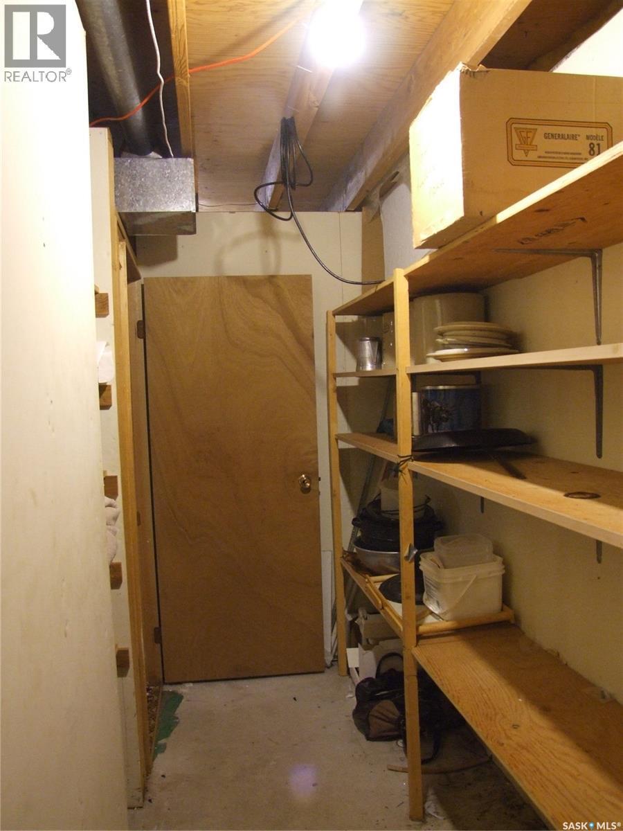 Fitzpatrick Acreage, Eatonia, SK - Indoor