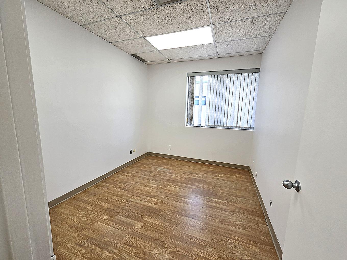 Office - 209-2292 Boul. Industriel, Laval (Chomedey), QC - Indoor Photo Showing Other Room