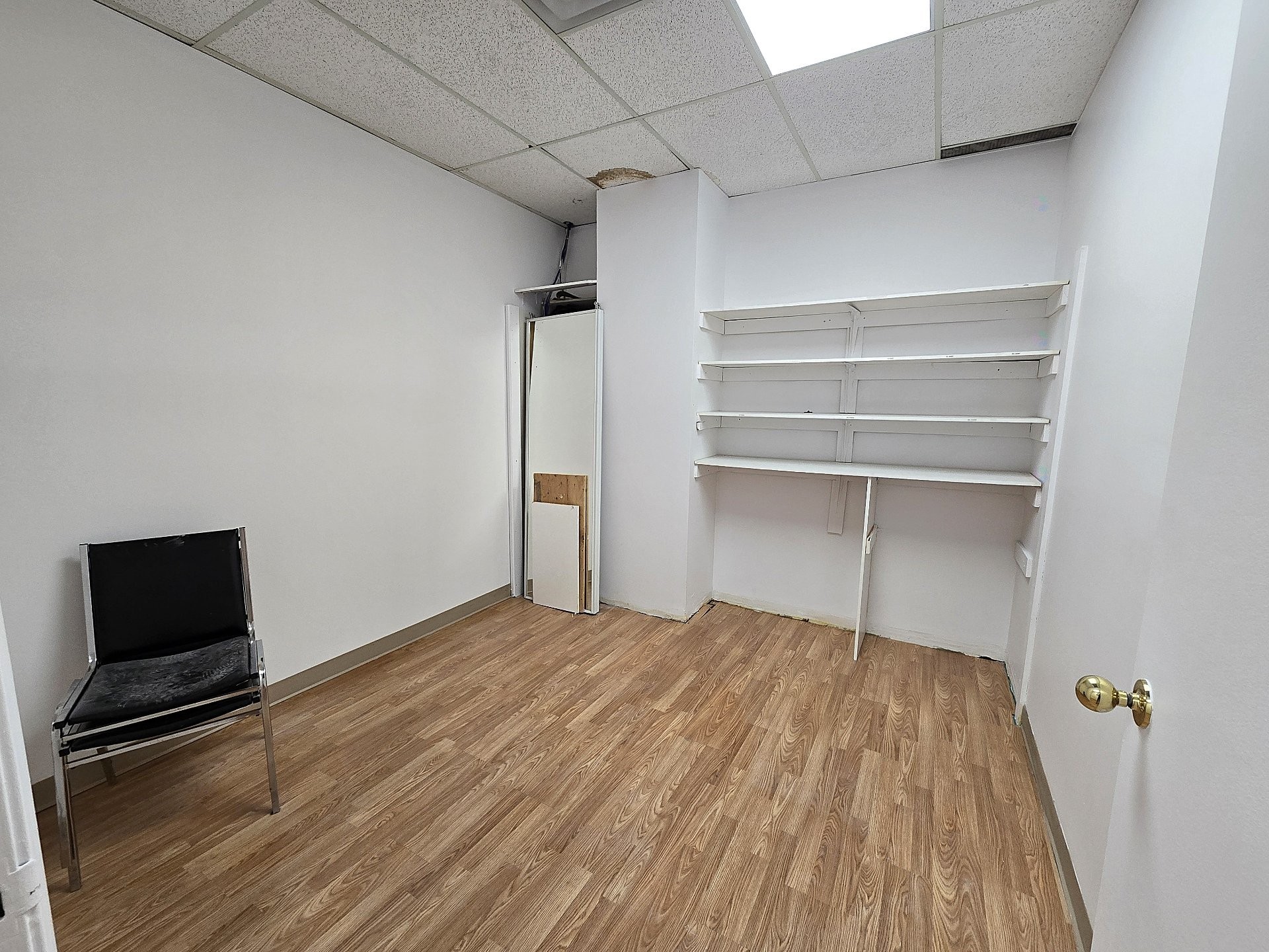 Office - 209-2292 Boul. Industriel, Laval (Chomedey), QC - Indoor Photo Showing Other Room