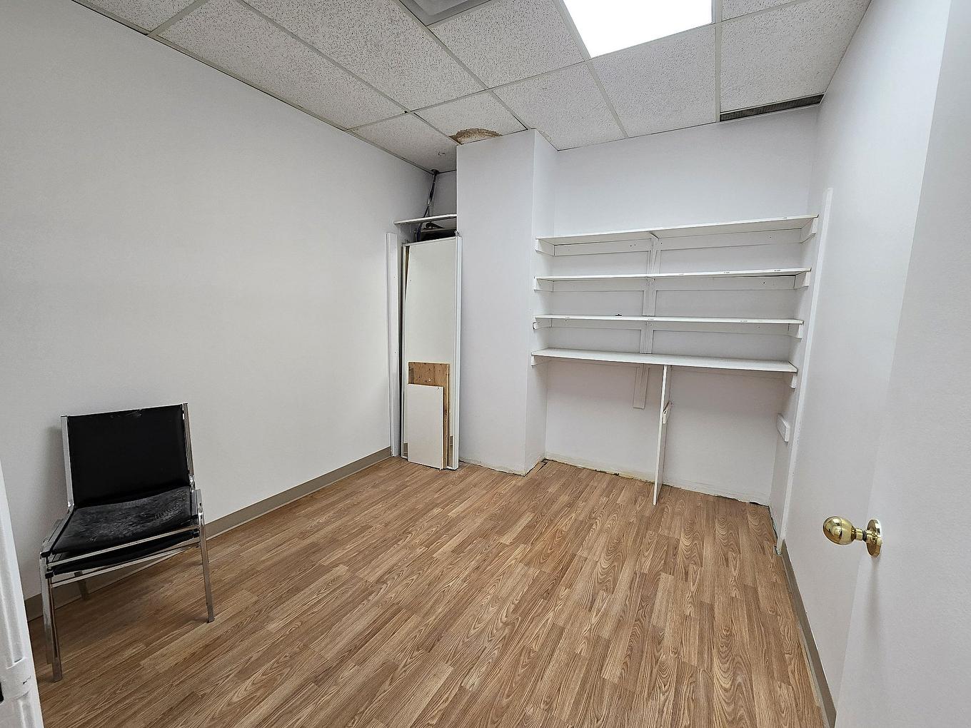 Office - 209-2292 Boul. Industriel, Laval (Chomedey), QC - Indoor Photo Showing Other Room