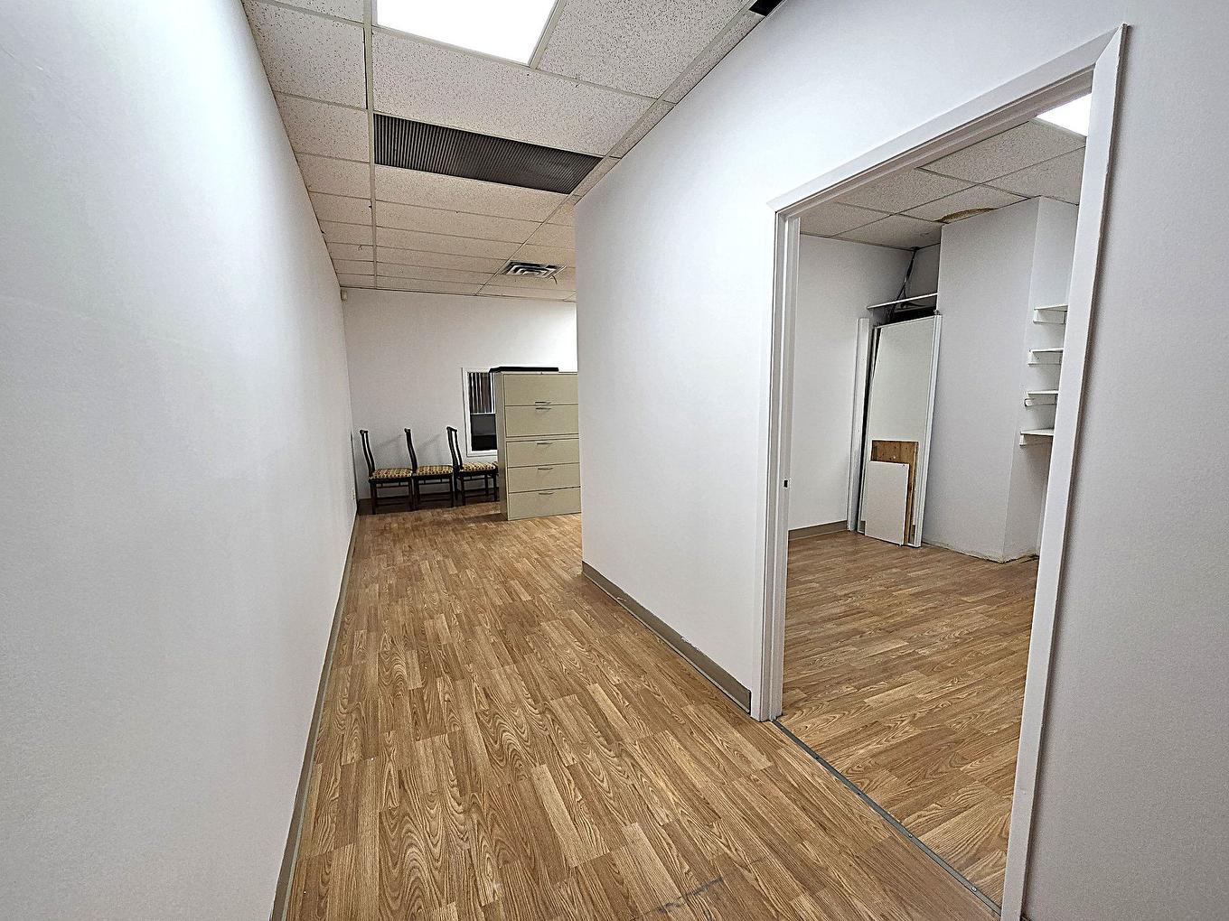 Office - 209-2292 Boul. Industriel, Laval (Chomedey), QC - Indoor Photo Showing Other Room