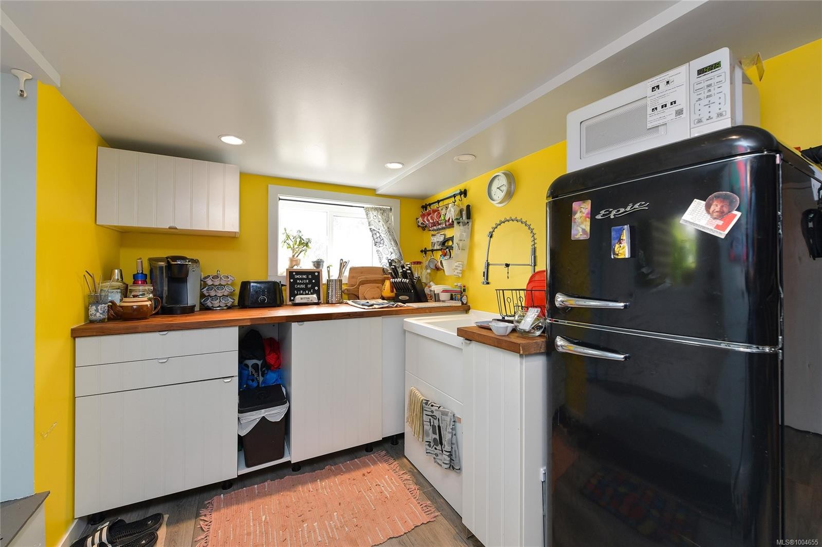 566 Gorge Rd West, Saanich, BC