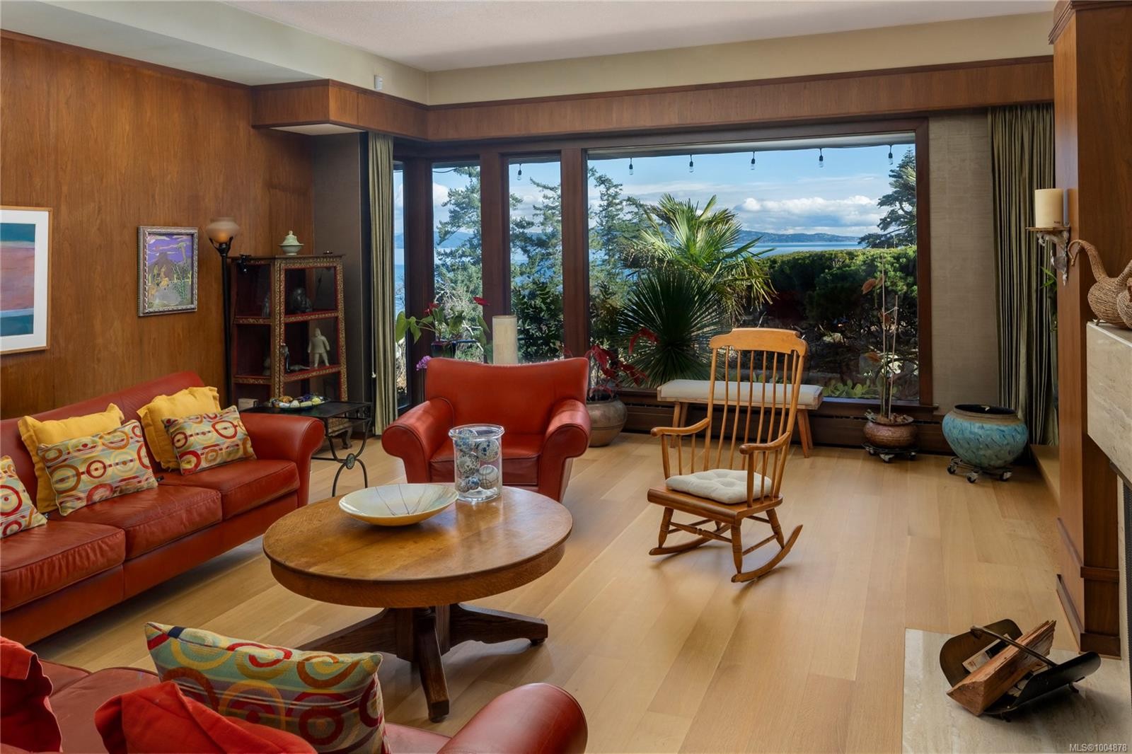 1996 Ferndale Rd, Saanich, BC