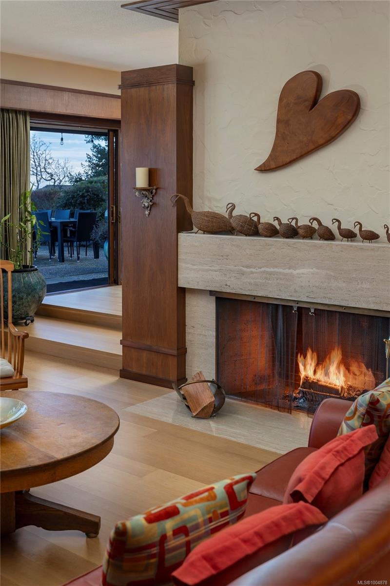 1996 Ferndale Rd, Saanich, BC