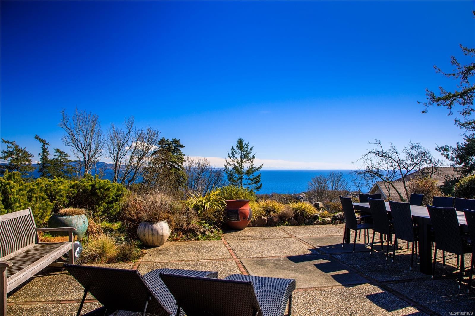 1996 Ferndale Rd, Saanich, BC