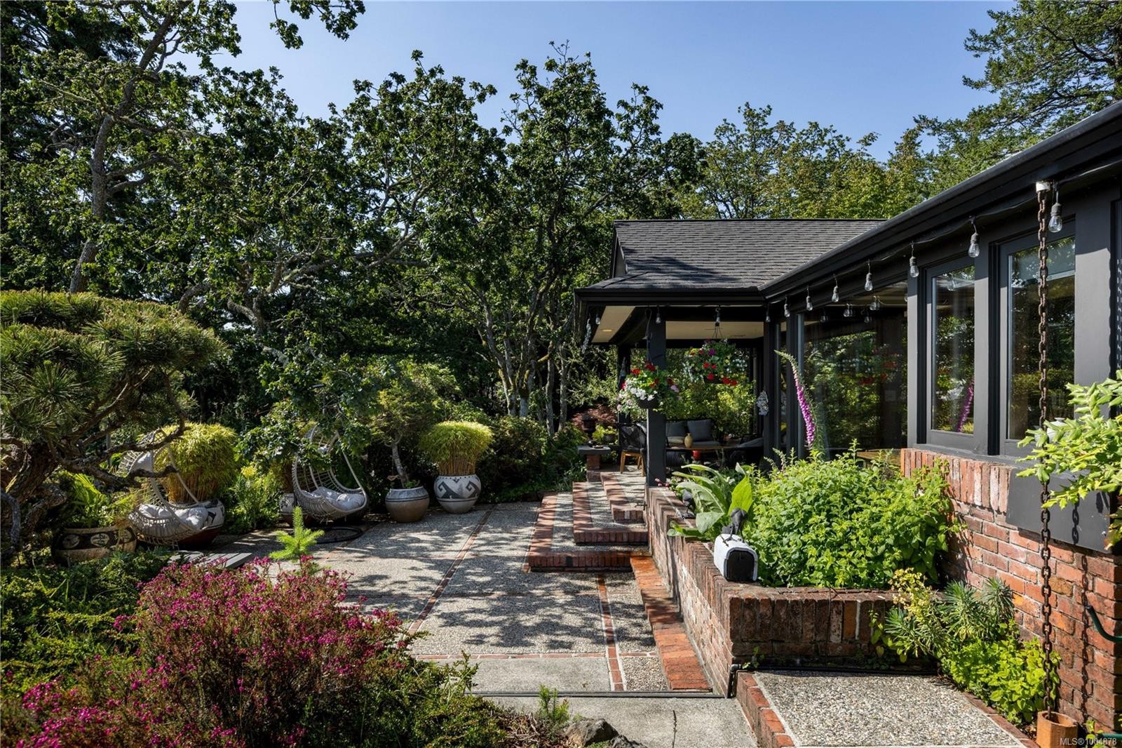 1996 Ferndale Rd, Saanich, BC