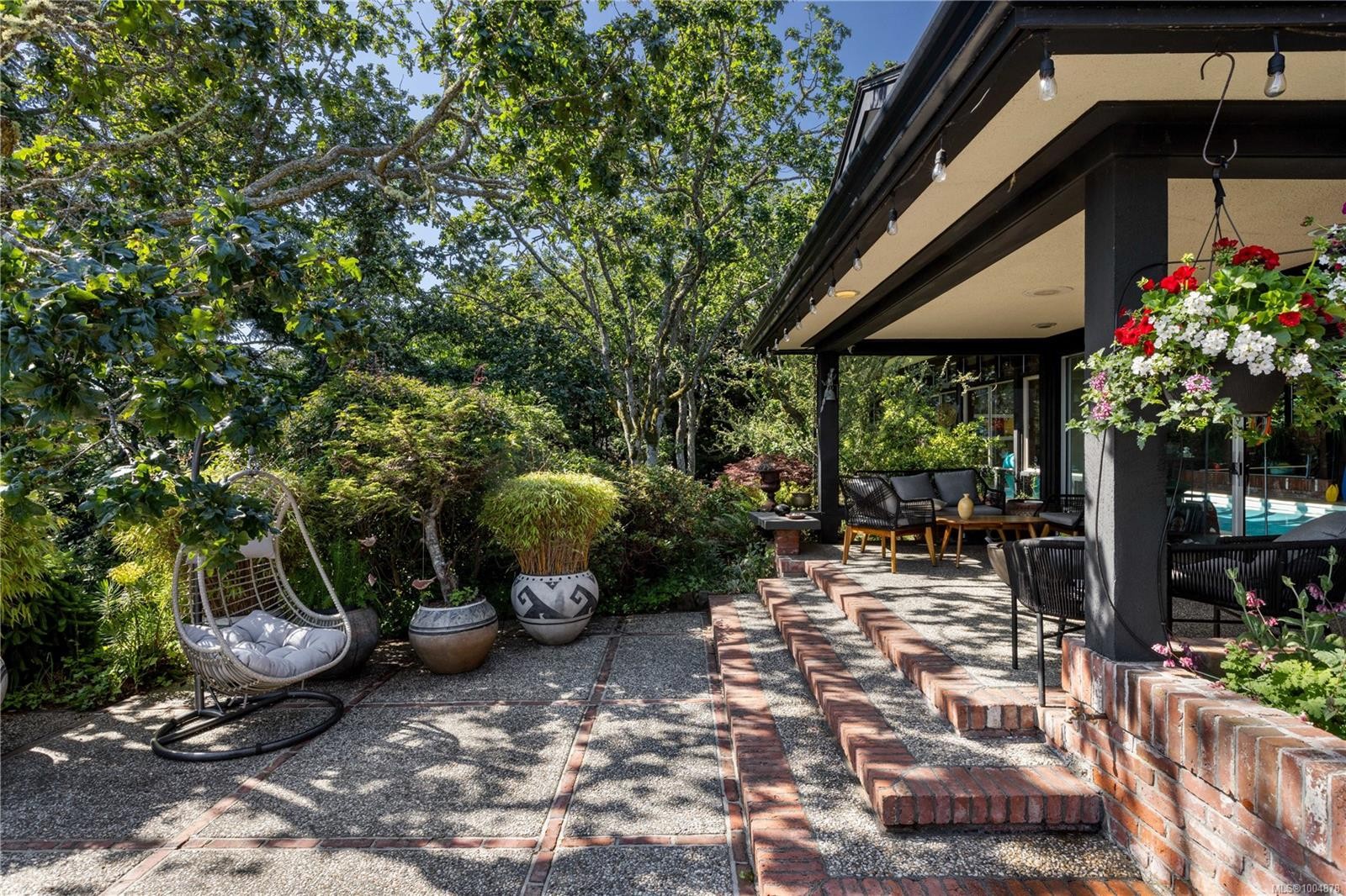 1996 Ferndale Rd, Saanich, BC