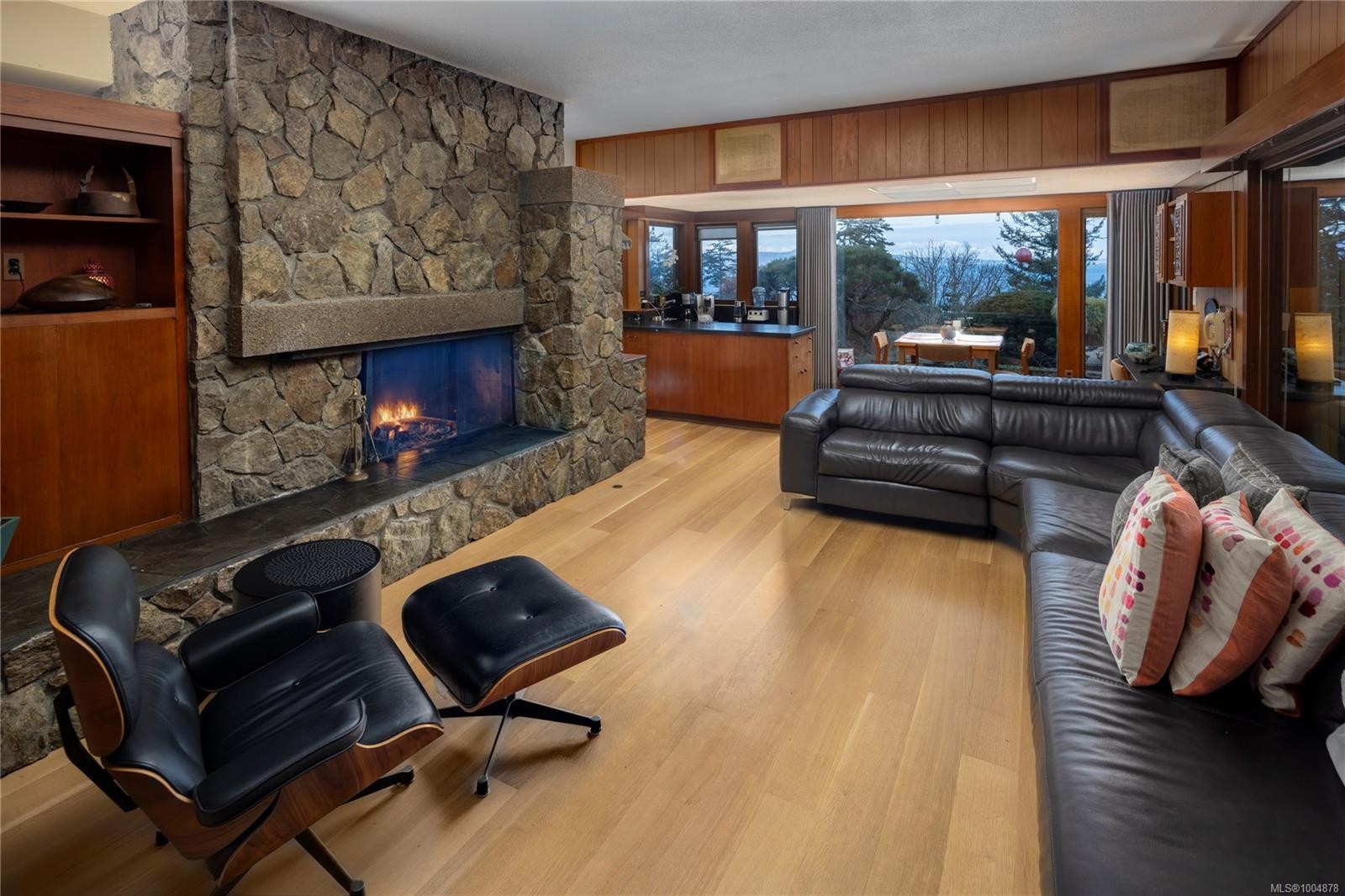 1996 Ferndale Rd, Saanich, BC