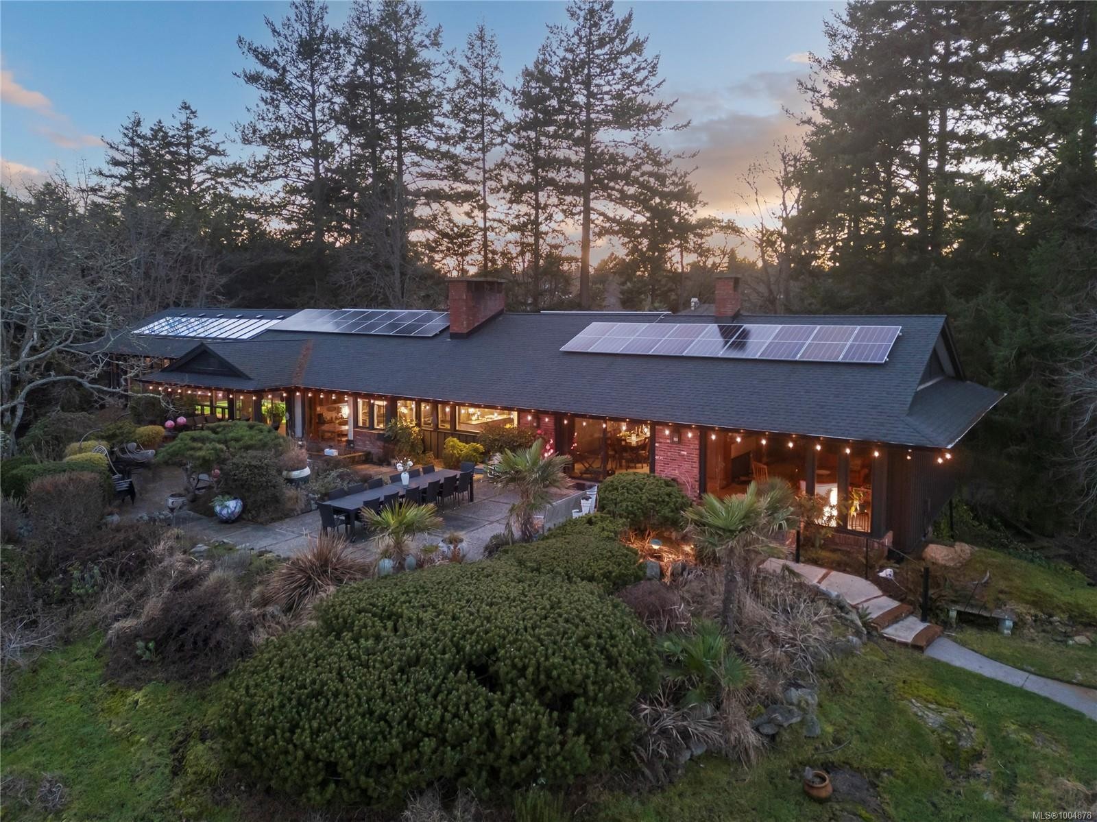 1996 Ferndale Rd, Saanich, BC