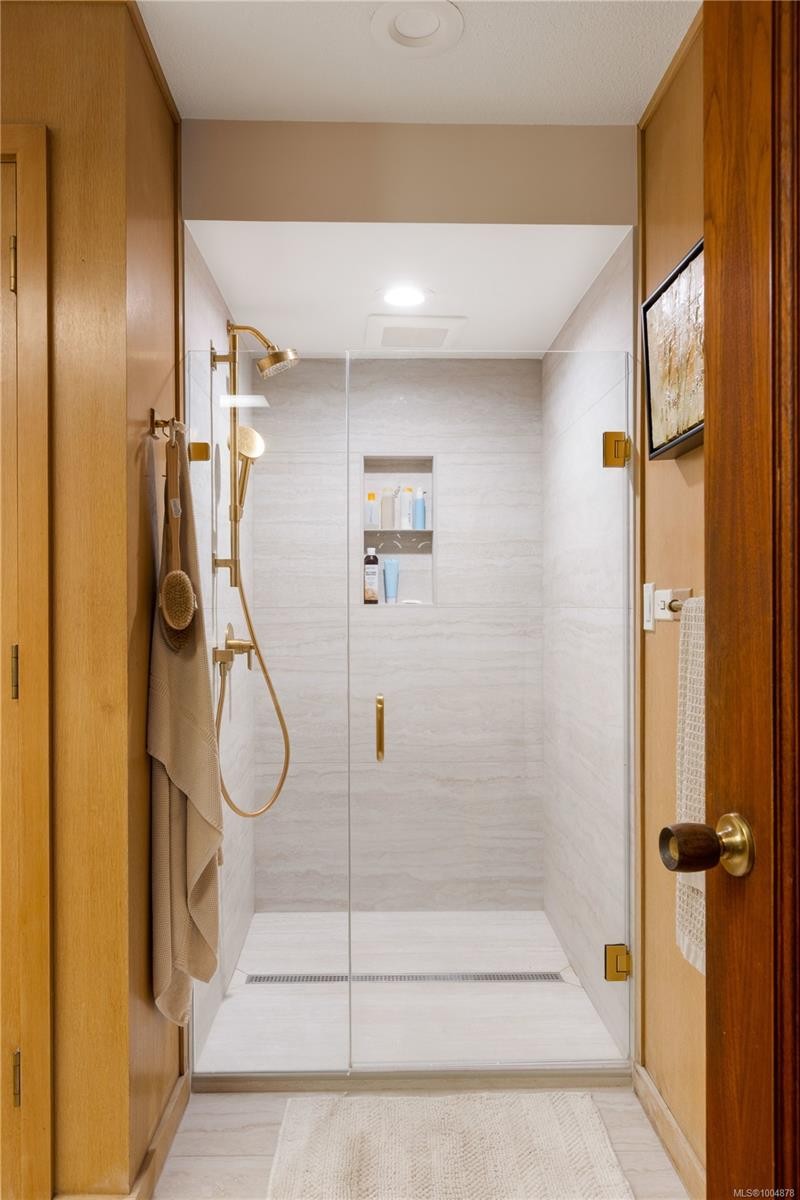 1996 Ferndale Rd, Saanich, BC