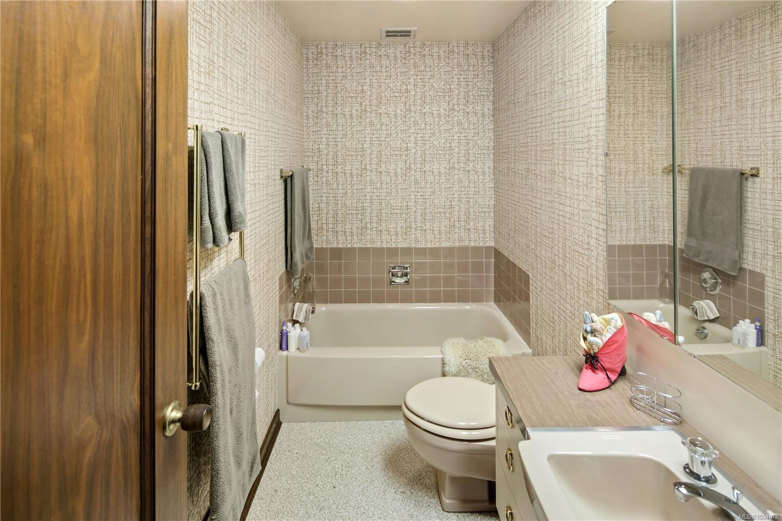 1996 Ferndale Rd, Saanich, BC