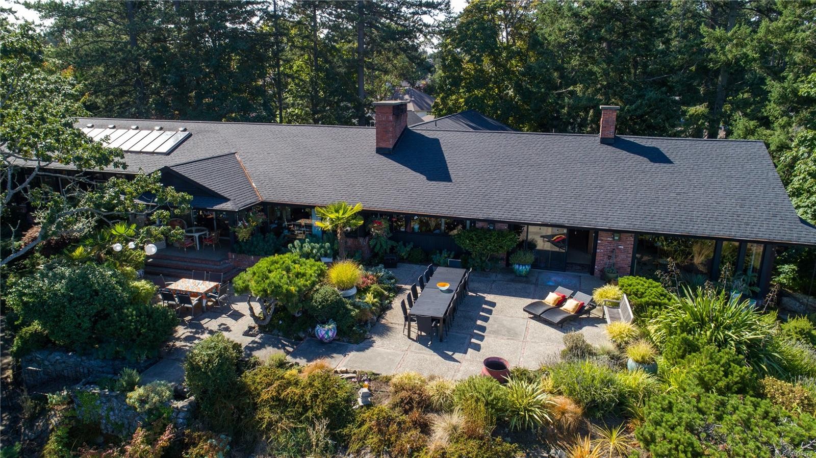 1996 Ferndale Rd, Saanich, BC