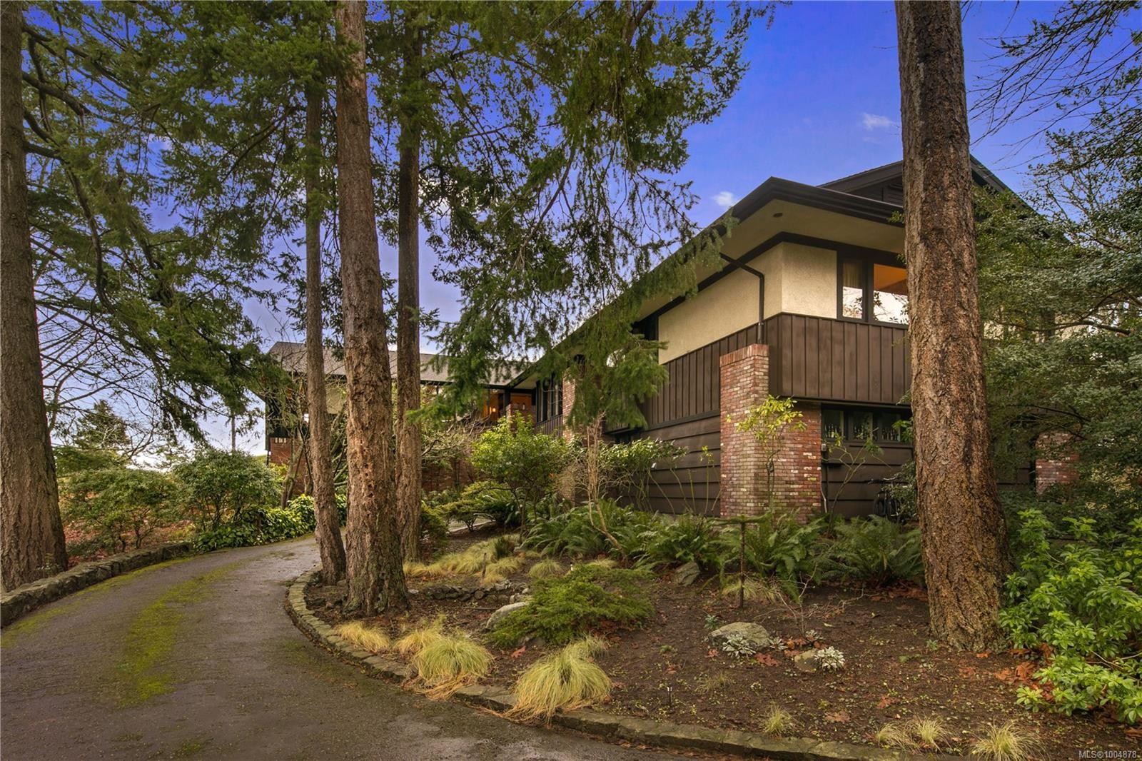 1996 Ferndale Rd, Saanich, BC