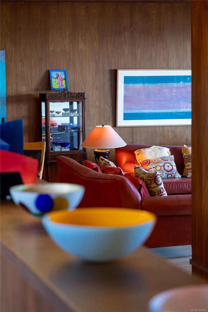 1996 Ferndale Rd, Saanich, BC