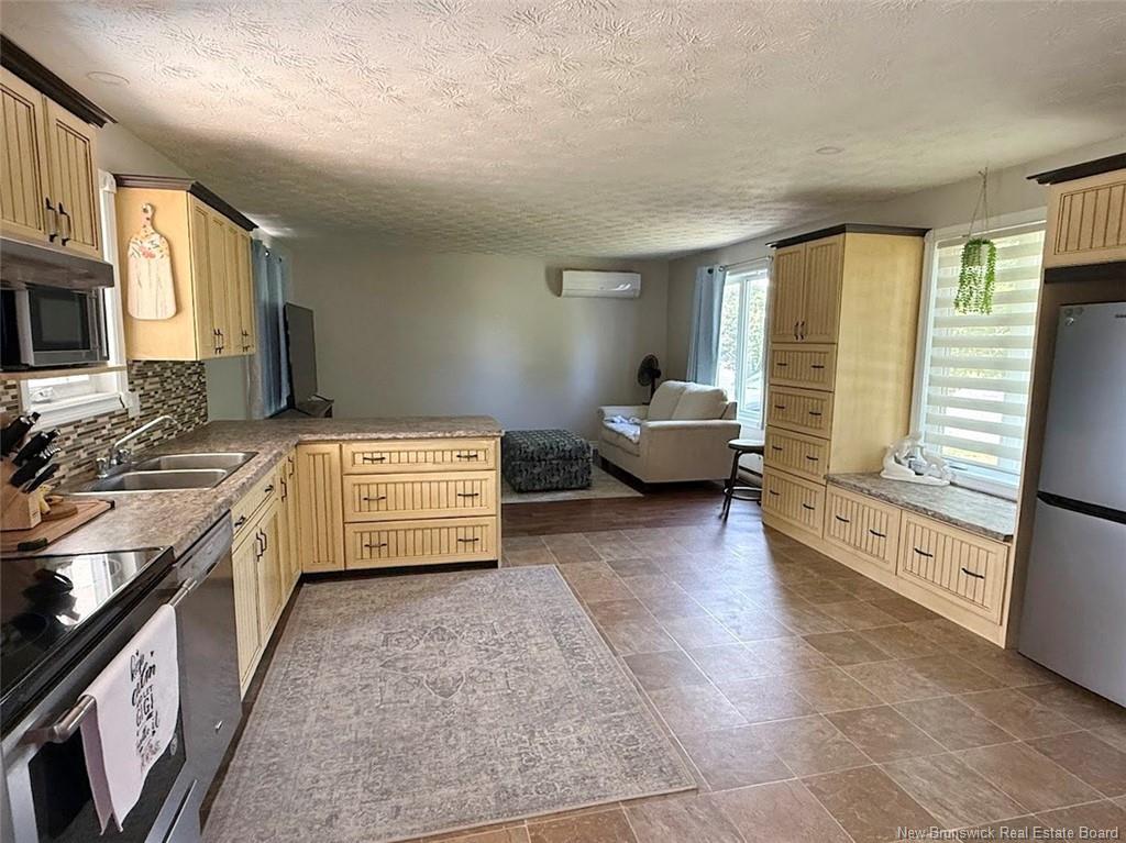 890 Principale St, Clair, NB